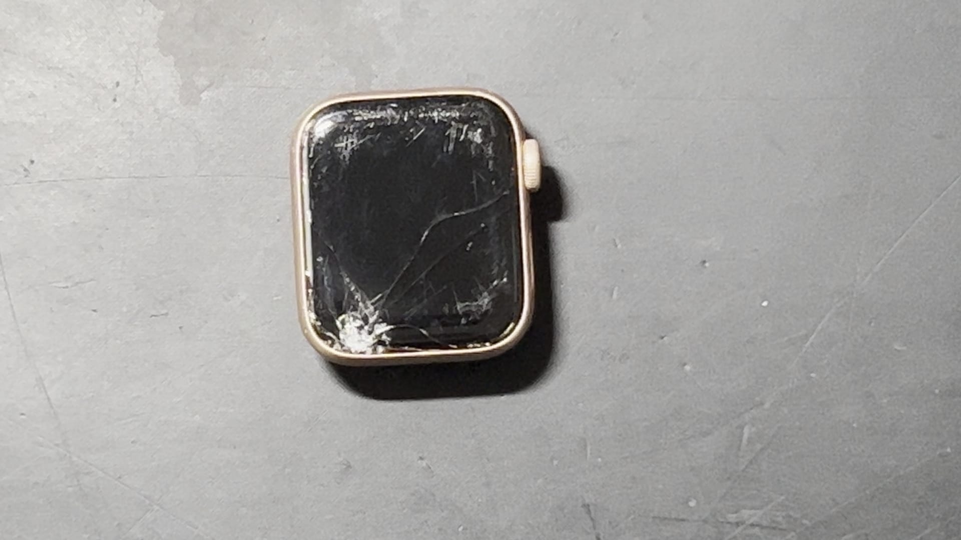 Apple Watch Series 5 Cracked Screen Repair Demonstration iCity